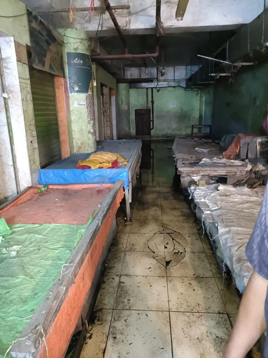 Lantai Dasar Blok 2 Pasar Raya Padang Tergenang Air, Pedagang Minta Wako Turun ke Lapangan