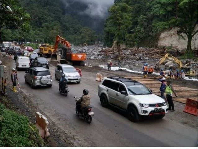 JALUR PADANG-BUKITTINGGI MASIH BUKA TUTUP, WAKTU TEMPUH 5 JAM