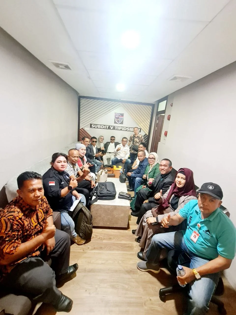 Puluhan Advokat PAS Geruduk Subdit V Tipidsiber Polda Sumbar, Desak Proses Laporan Pencemaran Nama Baik Advokat Ike Seroja