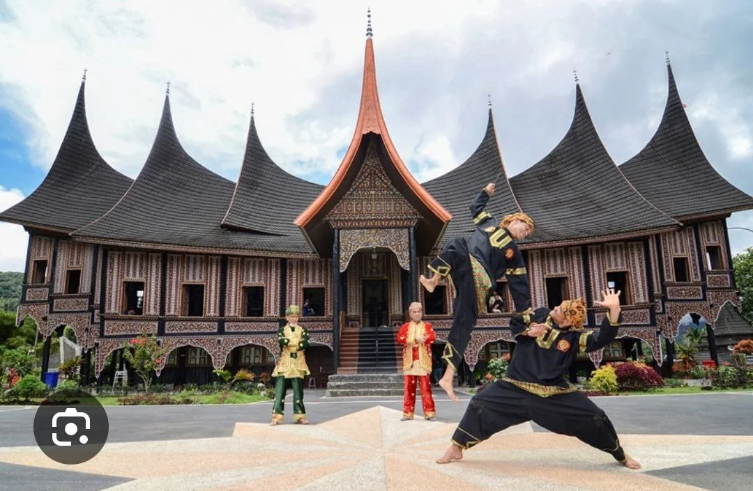 Hari Minggu bagi Orang Minang: Waktu Pulang, Berkumpul, dan Menguatkan Adat